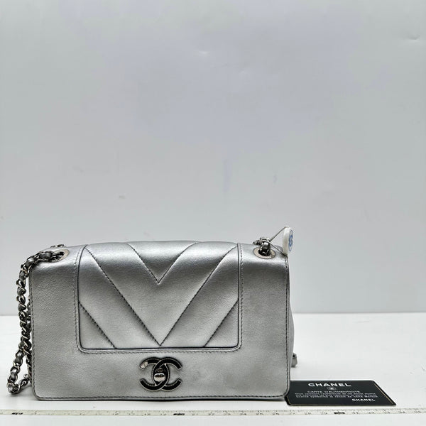 Chanel/CC Vintage Double Flap Silver Crossbody