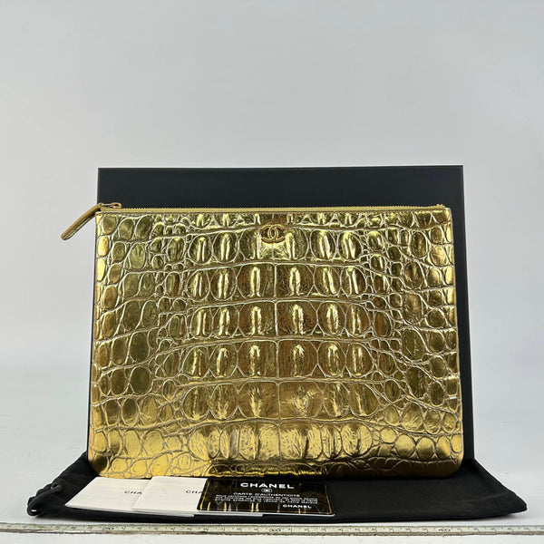 Chanel/CC O Case Clutch Medium Metallic Gold Croco Embossed Clutch