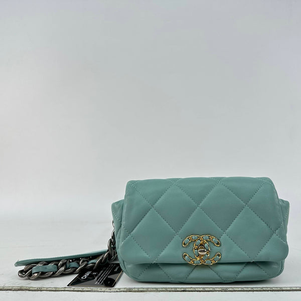 Chanel/CC Chanel19 Lambskin Tiffany Blue Waist Bag