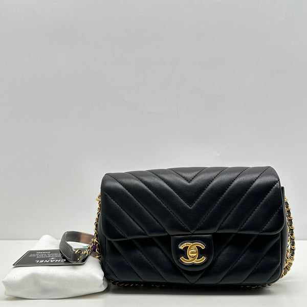 Chanel/CC Flap Mini Chevron Quilted Lambskin Black Crossbody