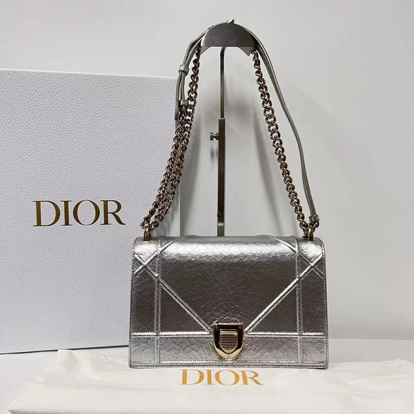 【TikTok Livestream】Diorama Medium Metallic Silver Crossbody