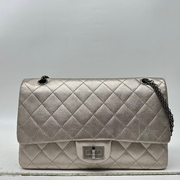 Chanel/CC Reissue 2.55 Maxi Double Flap Bag Metallic Rose Champagne Shoulder Bag