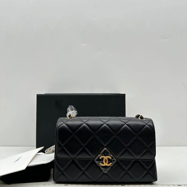 Chanel/CC Diamond Lock Flap Lambskin Black Crossbody