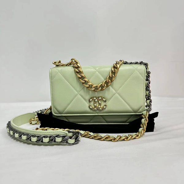 Chanel/CC Chanel19 Lambskin Light Green WOC Crossbody