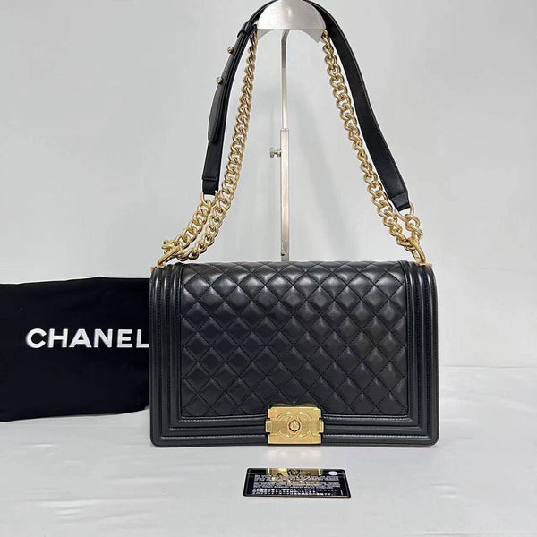 Chanel/CC Le Boy New Medium Black Shoulder Bag