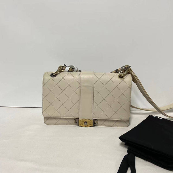 Chanel/CC Chain Flap Medium Off White Shoulder Bag