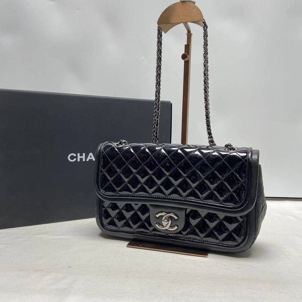 Chanel/CC Classic Twist Medium Flap Quilted Black