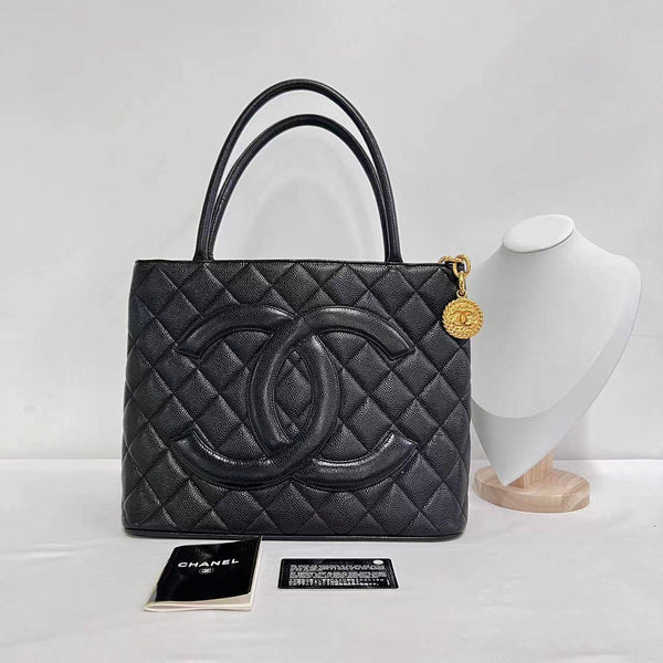 Chanel/CC Medallion Diamond Quilted Black