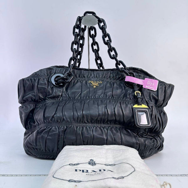 【TikTok Livestream】Prada Gaufre Chain Tote Large Black