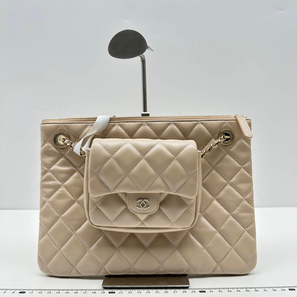 Chanel/CC Clutch With Flap Pearlescent Beige Clutche