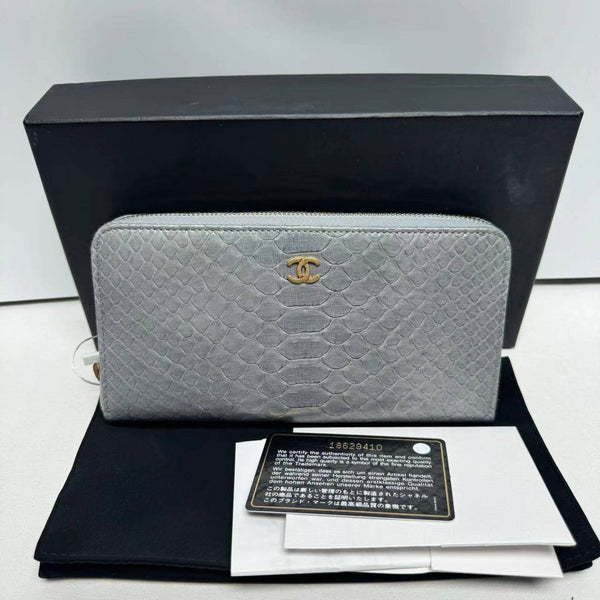 Chanel/CC Interlocking CC Zip Around Grey