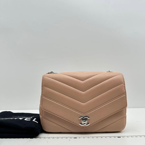 Chanel/CC Flap Mini Chevron Light Pink Crossbody