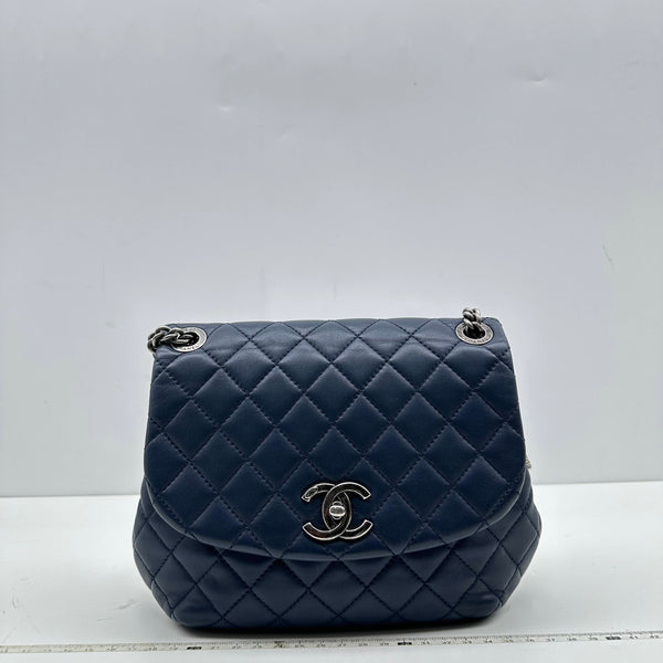 Chanel/CC Messenger Flap Quilted Lambskin Navy Crossbody